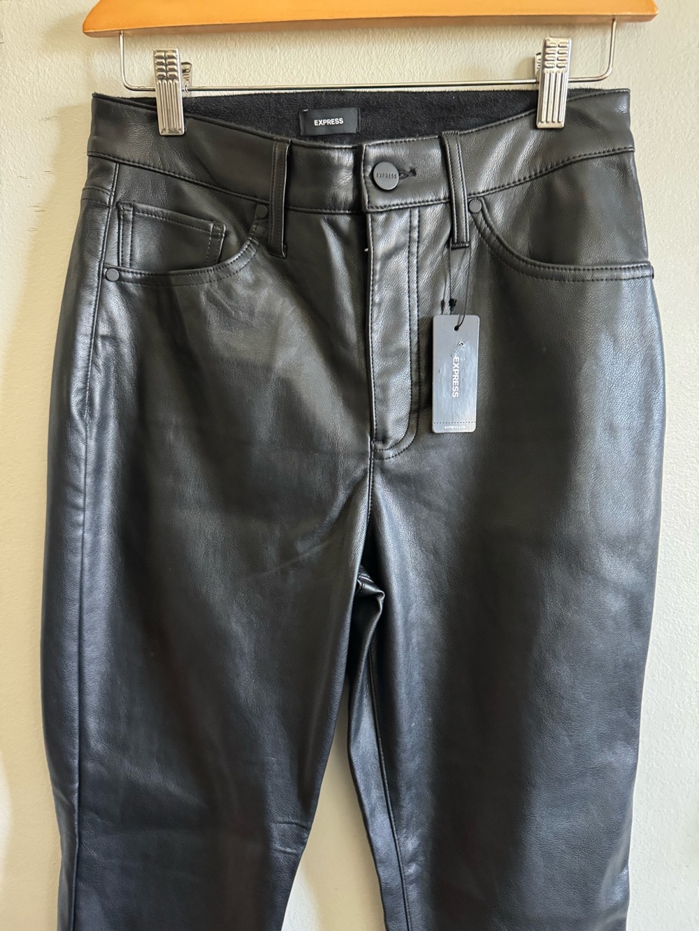 Express 90s skinny high rise black pleather jeans size 4 short new with tags - Picture 4 of 11